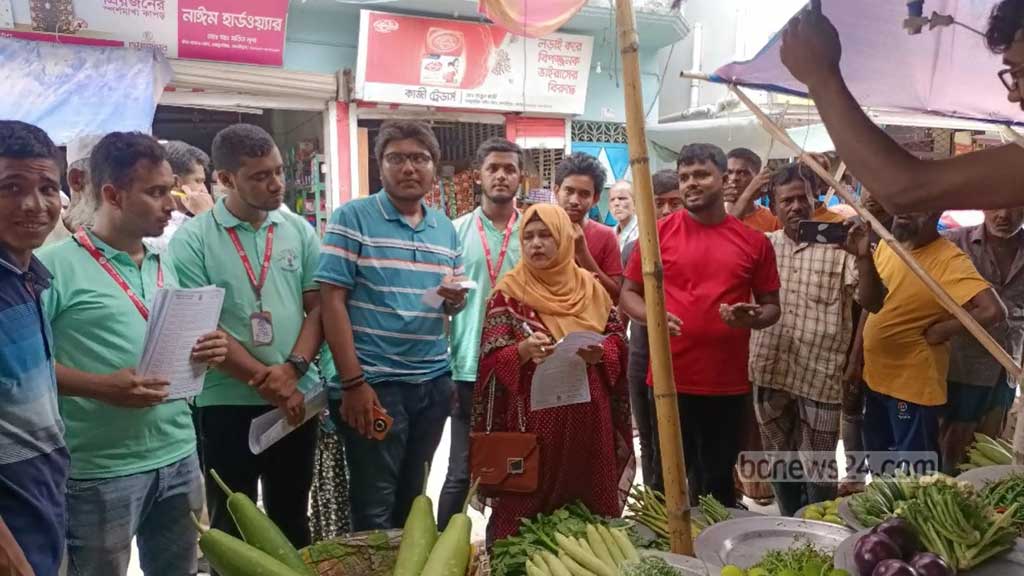 মাদারীপুরে শিক্ষার্থীরা বাজার মনিটরিংয়ে, জরিমানা