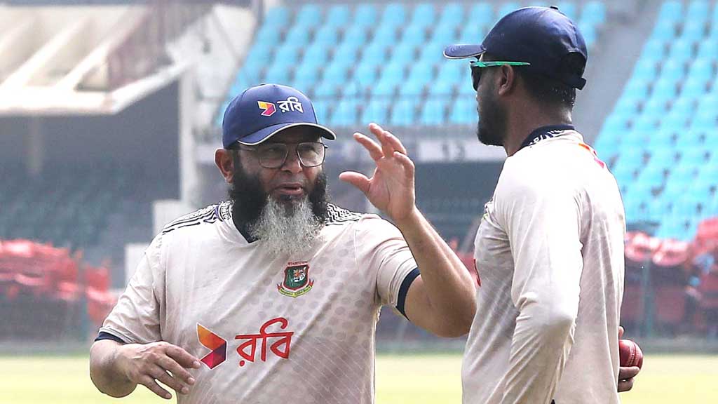 দেশের পরিস্থিতি ‘দূরে ঠেলে’ মাঠের ক্রিকেটে মনোযোগী সাকিব-শান্তরা