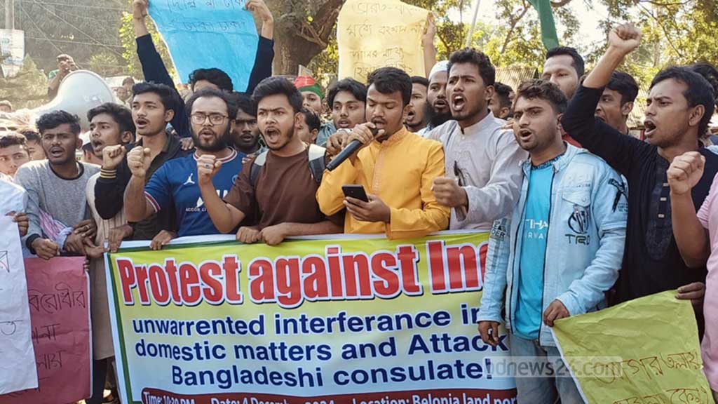 বাংলাদেশ মিশনে হামলা: বিলোনিয়া সীমান্তে ছাত্র-জনতার বিক্ষোভ