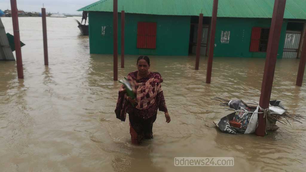 গাইবান্ধায় ১৫৮ স্কুল বন্ধ, জলের নিচে সাড়ে ৬ হাজার হেক্টর জমি
