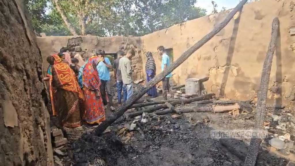 খাগড়াছড়িতে বজ্রপাতে বসতঘরে আগুন লেগে মা-ছেলের মৃত্যু