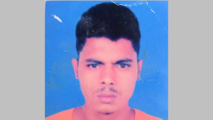 সড়কের পাশে পড়ে ছিল অটোরিকশা চালকের গলাকাটা লাশ