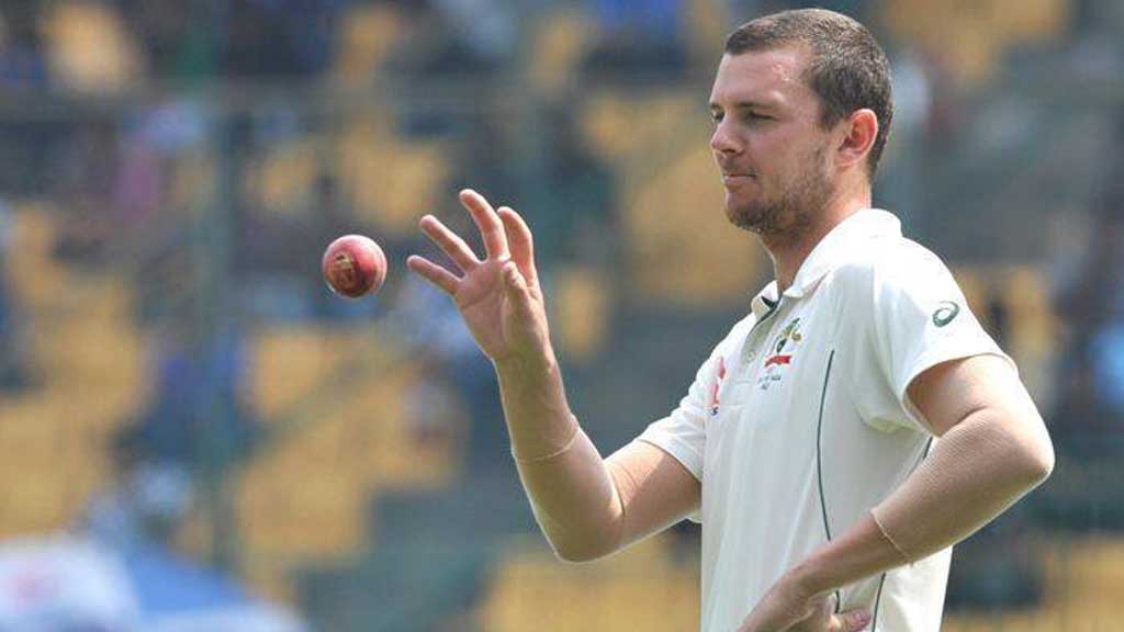 অস্ট্রেলিয়ার বিপদ আরও বাড়িয়ে ছিটকে গেলেন হেইজেলউড