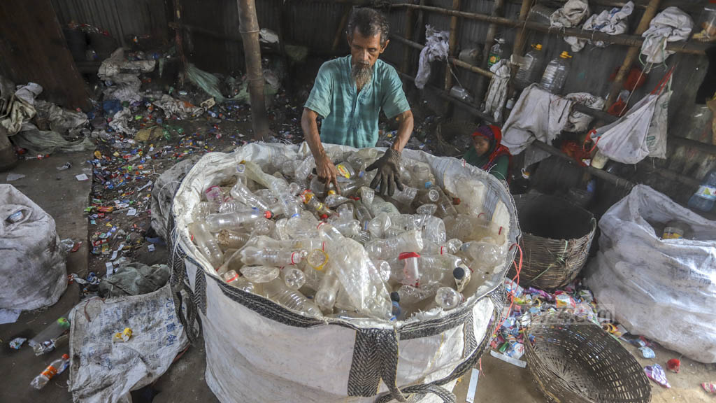 বিপদের নাম প্লাস্টিক