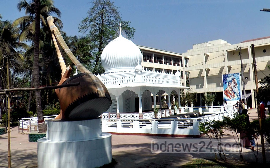 'মানুষ ভজলে সোনার মানুষ হবি'