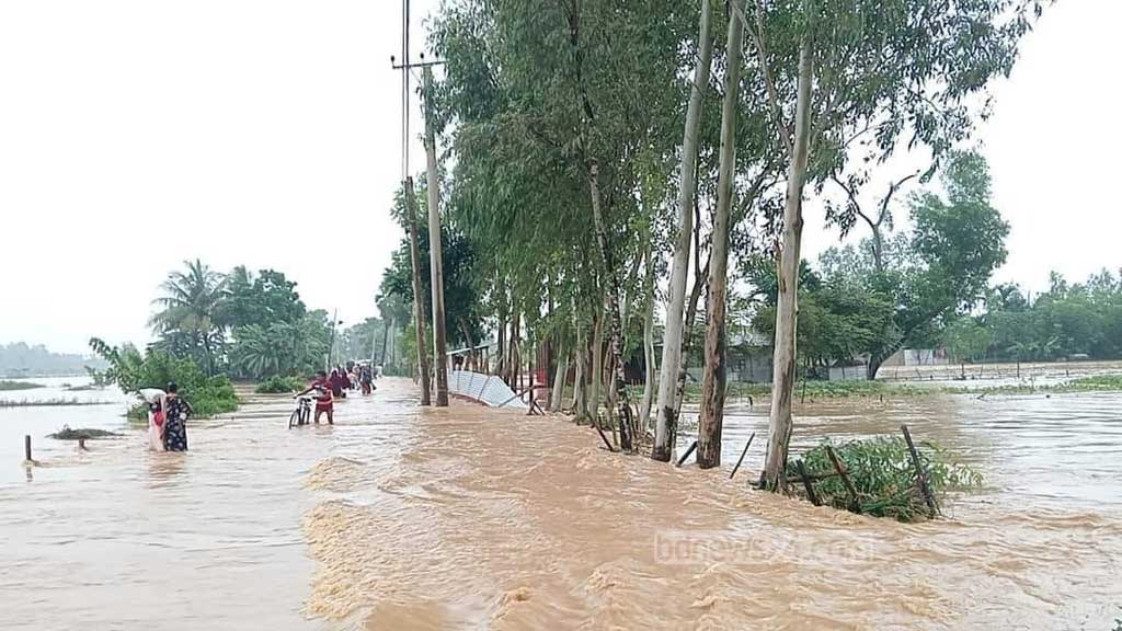 বন্যা: ময়মনসিংহে ৫০ গ্রামের লক্ষাধিক মানুষ পানিবন্দি