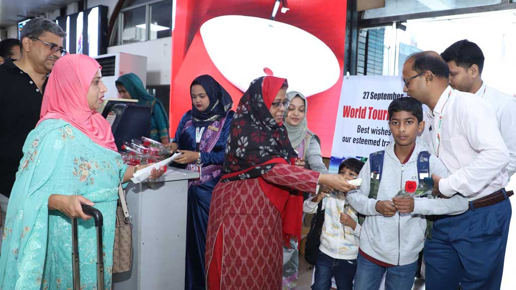 পর্যটন দিবসে যাত্রীদেরকে শুভেচ্ছা জানাল বিমান