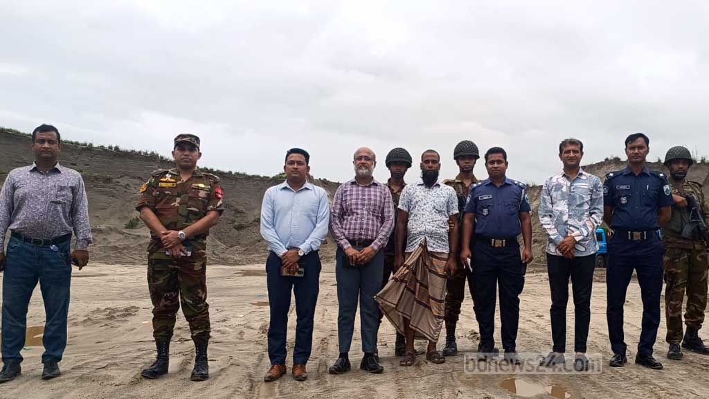 সিরাজগঞ্জে অবৈধভাবে পাউবোর বালু বিক্রির অভিযোগে যুবক আটক