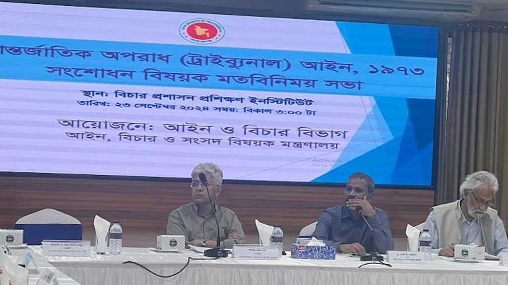 সরকার পতন আন্দোলনে প্রাণহানির বিচার আন্তর্জাতিক অপরাধ ট্রাইব্যুনালে করার কথা প্রথম বলেছিলেন আইন উপদেষ্টা আসিফ নজরুল। তিনি আইন সংশোধনেরও উদ্যোগ নিয়েছেন।
