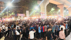 কুয়েট উপাচার্যের পদত্যাগের দাবিতে শাহবাগ অবরোধ