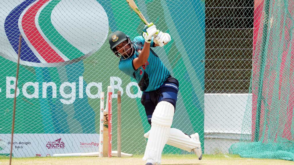 এনামুলকে দলে নেওয়ার পরিস্থিতি ‘আদর্শ নয়’, বললেন কোচ