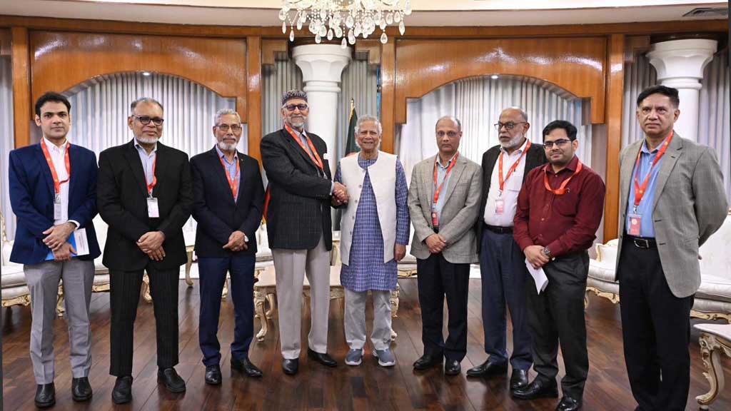 রাষ্ট্রীয় অতিথি ভবন যমুনায় প্রধান উপদেষ্টার সঙ্গে সাক্ষাৎ করেন বিডিআর হত্যাকাণ্ডের বিষয়ে গঠিত জাতীয় স্বাধীন তদন্ত কমিশনের সদস্যরা। ছবি: পিআইডি