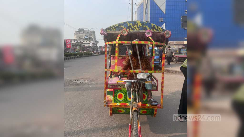 ব্যাটারির রিকশাচালক আওয়াল হোসেন।