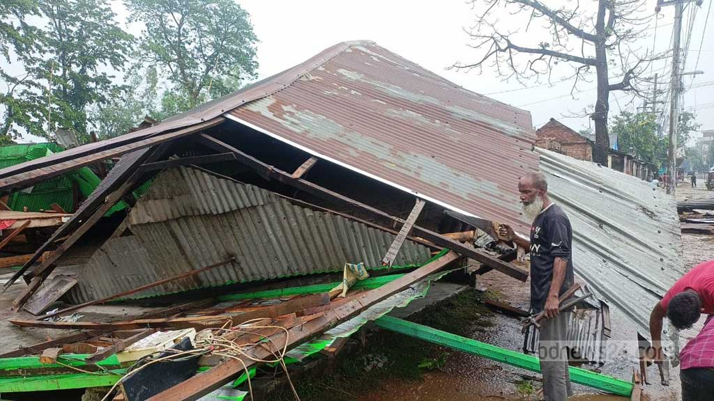 লালমনিরহাটে কালবৈশাখীর তাণ্ডব, শতাধিক ঘরবাড়ি লণ্ডভণ্ড