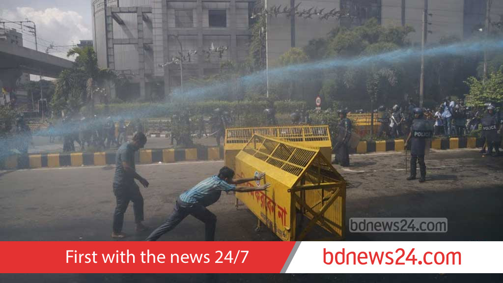 যমুনা অভিমুখে প্রকৌশল শিক্ষার্থীদের মিছিল, পুলিশের সঙ্গে সংঘর্ষ