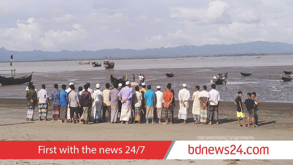 দুই ট্রলারসহ আরও ১১ জেলেকে ধরে নিয়ে গেছে আরাকান আর্মি