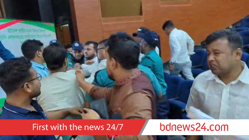 শুনানিতে বিএনপি-এনসিপি মারামারি: জিডি করেছে ইসি