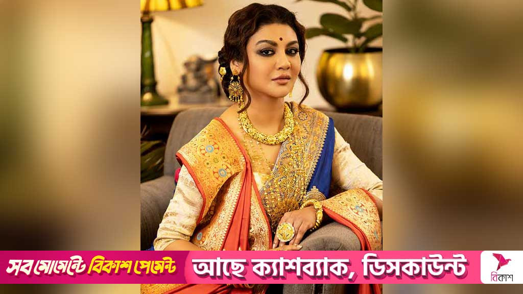পুরনো শাড়ি আমার কাছে অনুভূতি: কাতান-হ্যান্ডলুমে জমকালো জয়া