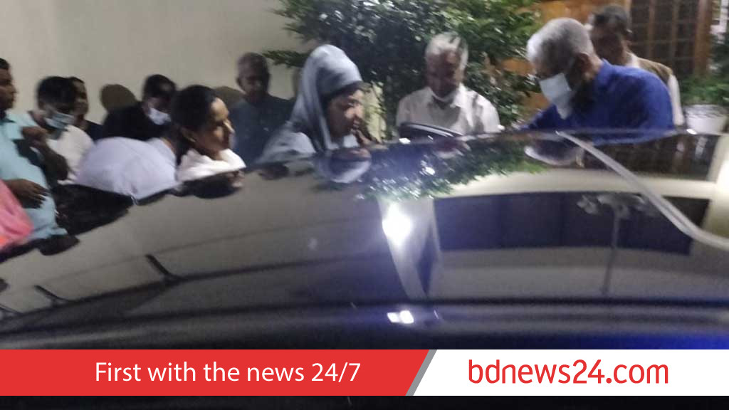 স্বাস্থ্য পরীক্ষা করাতে হাসপাতালে খালেদা জিয়া
