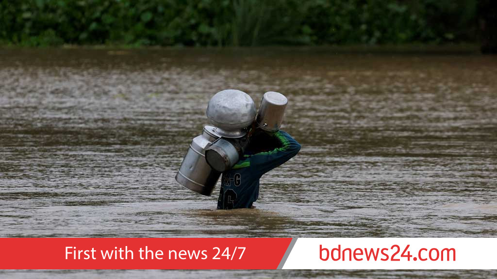 ভারি বর্ষণের মধ্যে ভারতও ‘বাঁধের পানি ছাড়ায়’ পাকিস্তানে নজিরবিহীন বন্যার শঙ্কা
