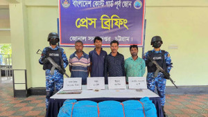 মাছের ট্রলারে ‘ট্রলিং সরঞ্জাম স্থাপন’, ভারতীয়সহ গ্রেপ্তার ৪