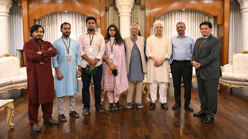 প্রধান উপদেষ্টার সঙ্গে বৈঠকে জাতীয় নাগরিক পার্টির (এনসিপি) প্রতিনিধি দল।