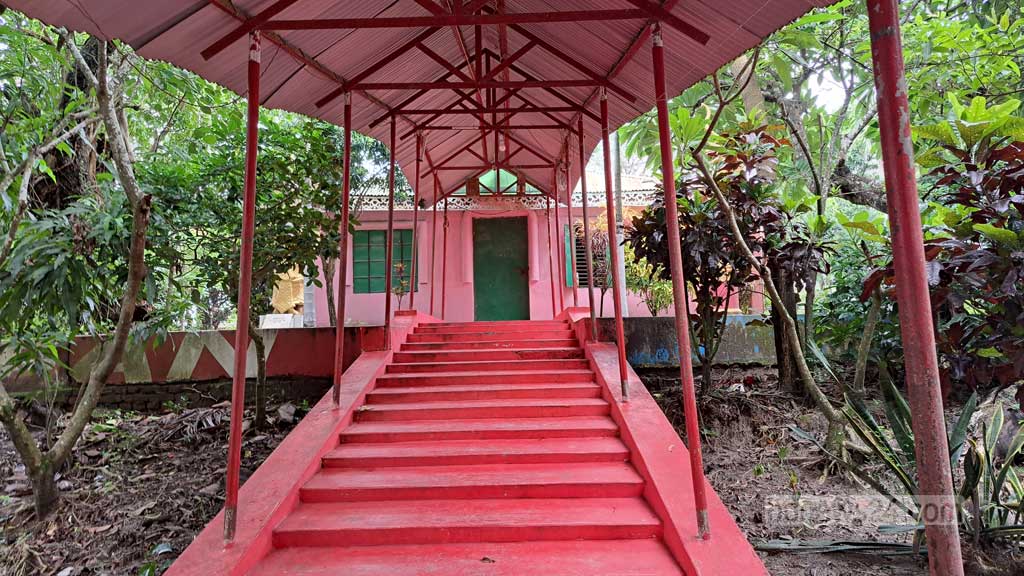 কুয়াকাটা শ্রীমঙ্গল বৌদ্ধবিহার।