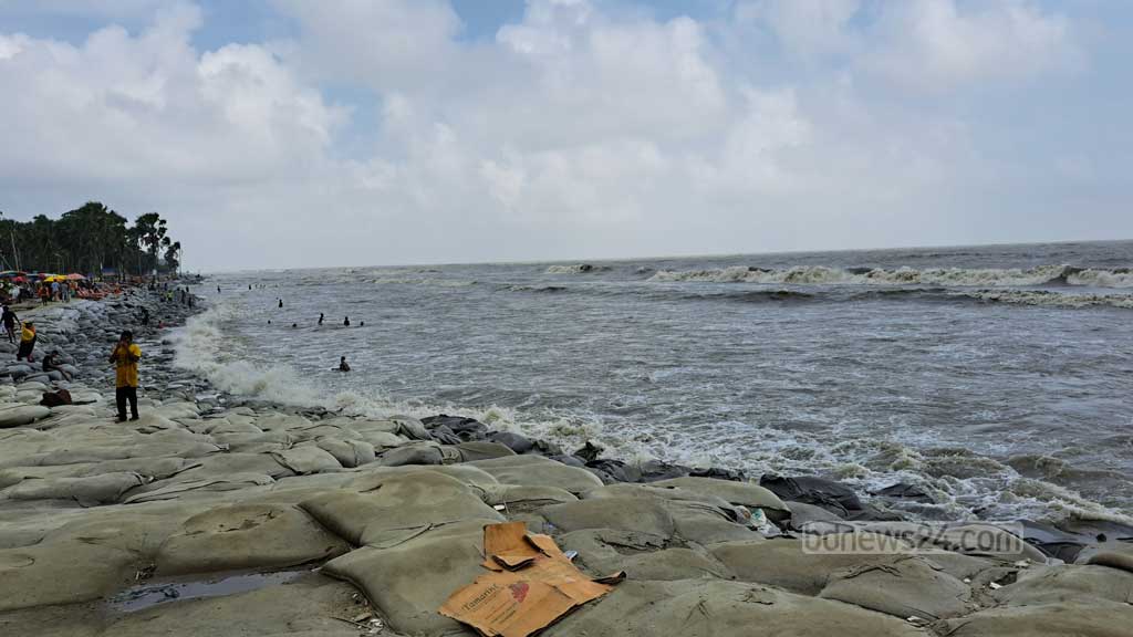 পটুয়াখালী আর বরগুনার উপকূলীয় অঞ্চলে ১৭৮৪ সালের দিকে সাগরপথে মিয়ানমার থেকে এসে প্রথম বসতি গড়তে শুরু করে রাখাইনরা। কালক্রমে এখন এই জাতিগোষ্ঠী বিলুপ্তির পথে৷