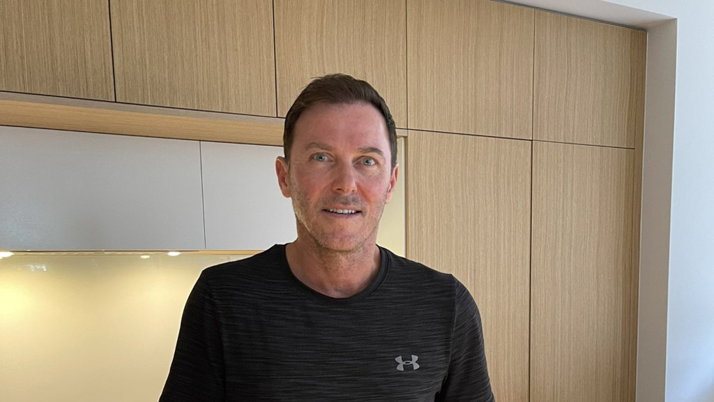 মৃত্যুর দুয়ার থেকে ফিরে হাসপাতাল ছেড়ে বাসায় অস্ট্রেলিয়ান গ্রেট মার্টিন