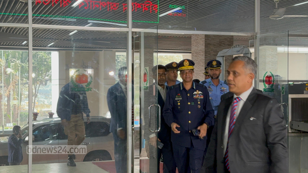 বিমান বাহিনী প্রধান এয়ার চিফ মার্শাল হাসান মাহমুদ খান