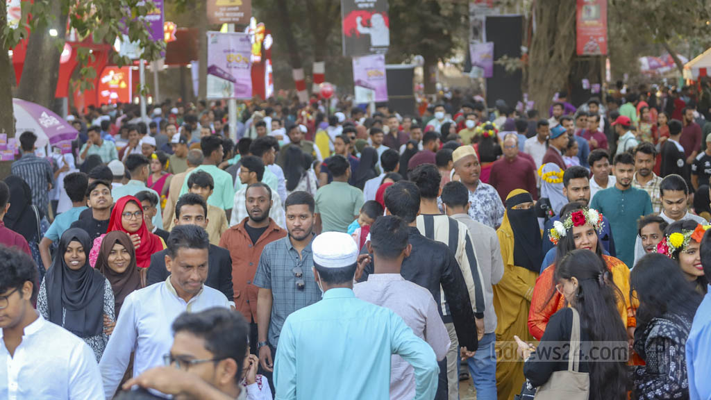 ভালোবাসার দিনে ফাগুনে রঙিন বইমেলা