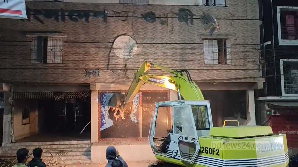চুয়াডাঙ্গায় আওয়ামী লীগের কার্যালয়, বঙ্গবন্ধুর ম্যুরাল ভাঙচুর