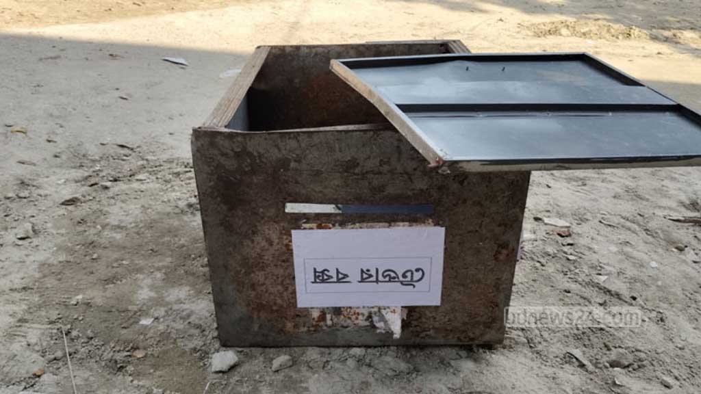 Bomb blasts, tender box looting amid Rajshahi clash