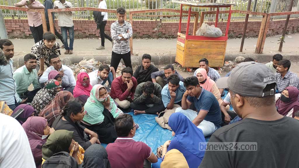 শিক্ষক পদে নিয়োগ বাতিল হওয়া প্রার্থীদের আন্দোলন দ্বাদশ দিনে