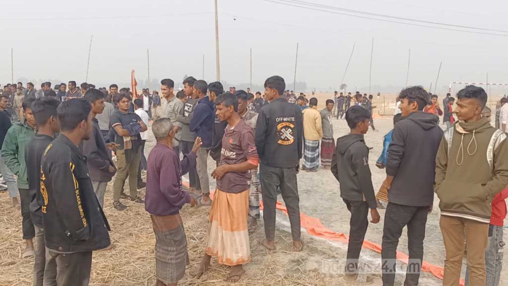 দিনাজপুরের হাকিমপুর উপজেলায় ২৮ জানুয়ারি ‘তৌহিদী জনতা’র আক্রমণে বাতিল হয় নারী ফুটবল টুর্নামেন্ট।
