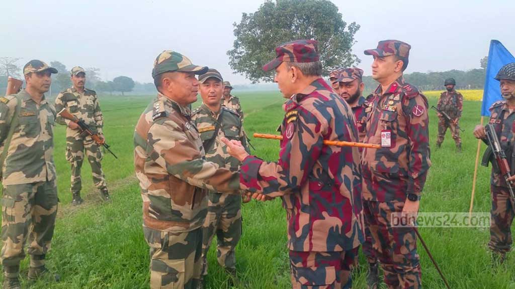চাঁপাইনবাবগঞ্জ সীমান্তে বিএসএফের কাঁটাতারের বেড়া, থমথমে পরিস্থিতি
