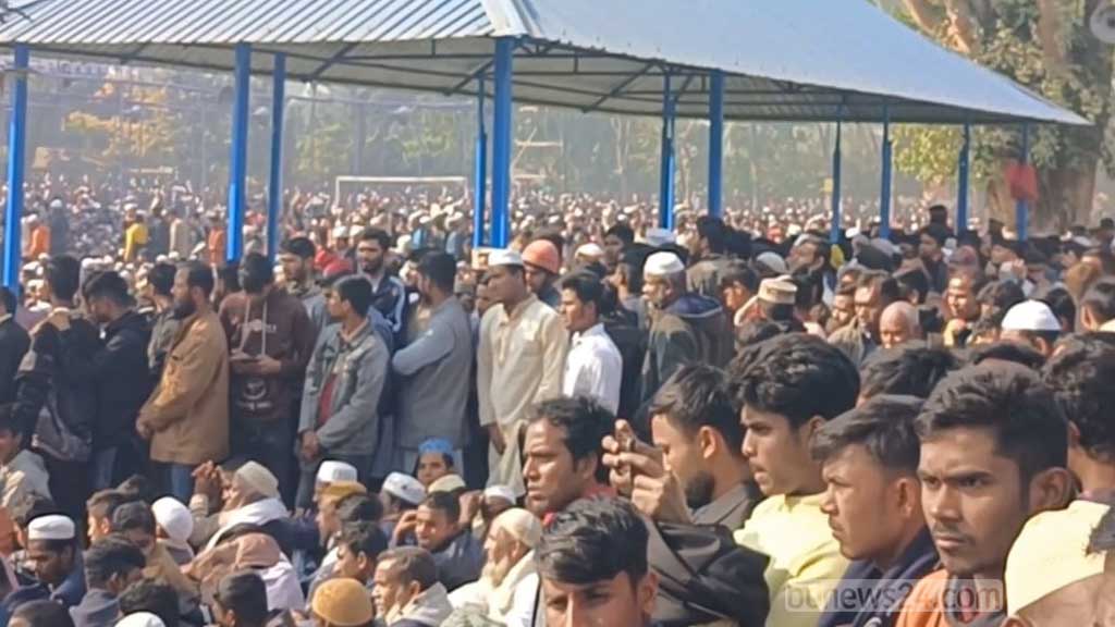 লালমনিরহাটে ওয়াজ মাহফিলে চুরির অভিযোগে ২১ নারী আটক