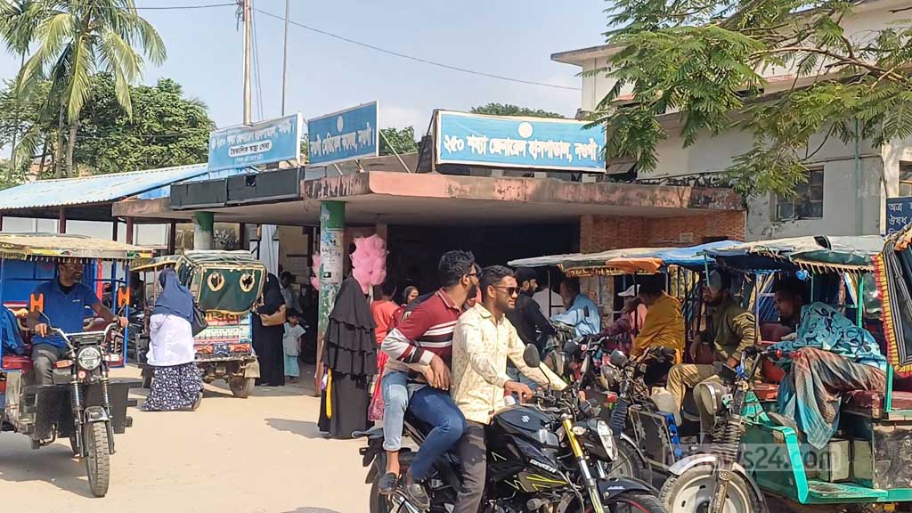 নওগাঁয় কনকনে শীত, হাসপাতালে রোগীর ভিড়