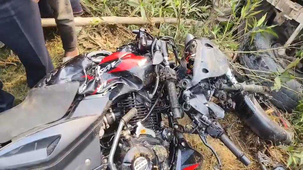 3 dead in Natore truck-motorbike crash