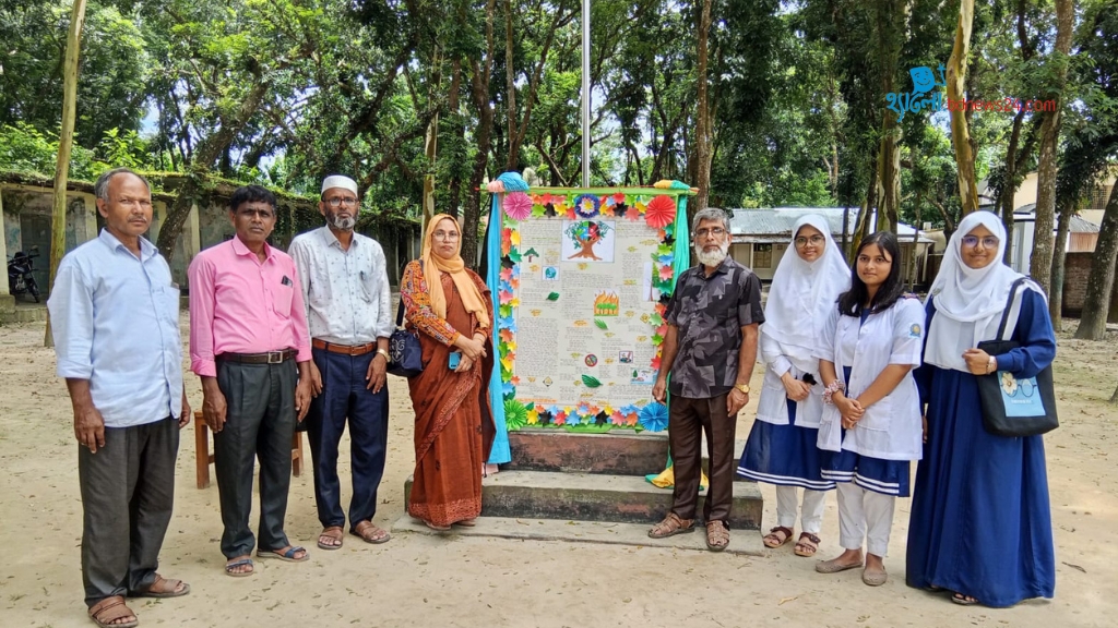 জলবায়ু সংকট নিয়ে দেয়ালিকা বানাল কুড়িগ্রামের শিক্ষার্থীরা
