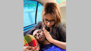 ঘুমের ওষুধ খেলেন হিরো আলম, হাসপাতালে নিয়ে গেলেন রিয়া মনি