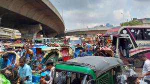 Sayedabad choked by congestion on last day of Eid travel