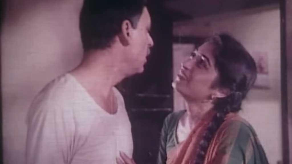মতিন সাহেবের সঙ্গে তার বড় মেয়ে রাত্রি, যুদ্ধ উপদ্রুত শহরের বন্দিদশা যাকে রীতিমতন অসুস্থ করে তুলেছিল। রাত্রি চরিত্রে অভিনয় করেছেন বিপাশা হায়াৎ।