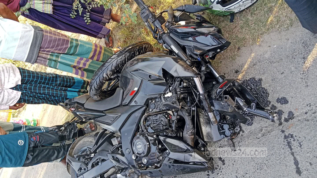 রাজবাড়ীতে বাস চাপায় বাইক আরোহী আইনজীবীর মৃত্যু