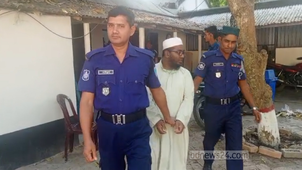 রাজবাড়ীতে ৩ ছাত্রকে ধর্ষণচেষ্টার অ‌ভি‌যোগে মাদ্রাসা শিক্ষক‌ গ্রেপ্তার