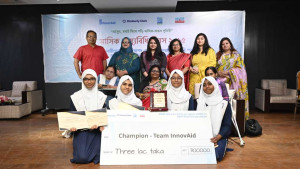 প্রতিবন্ধীবান্ধব স্যানিটারি প্যাড তৈরির ধারণা দিয়ে পুরস্কার পেল পাঁচ দল