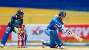 ৬ বছর পর শীর্ষে ফেরার দুয়ারে স্মৃতি মান্ধানা