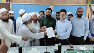 ‘কোরআন অবমাননা’: নরসিংদীর কলেজ শিক্ষিকার অপসারণ দাবি হেফাজতের