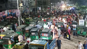 শিক্ষককে মারধর: শাহজালালের শিক্ষার্থীদের সড়ক অবরোধ