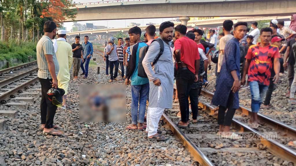 ট্রেনের ভিডিও করতে রেললাইনে, কাটা পড়ে মৃত্যু